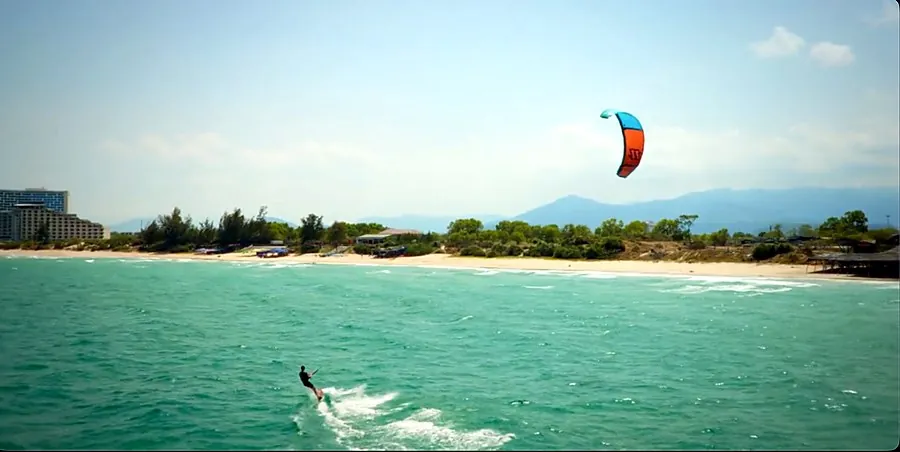 Kitesurfing at Nha Trang