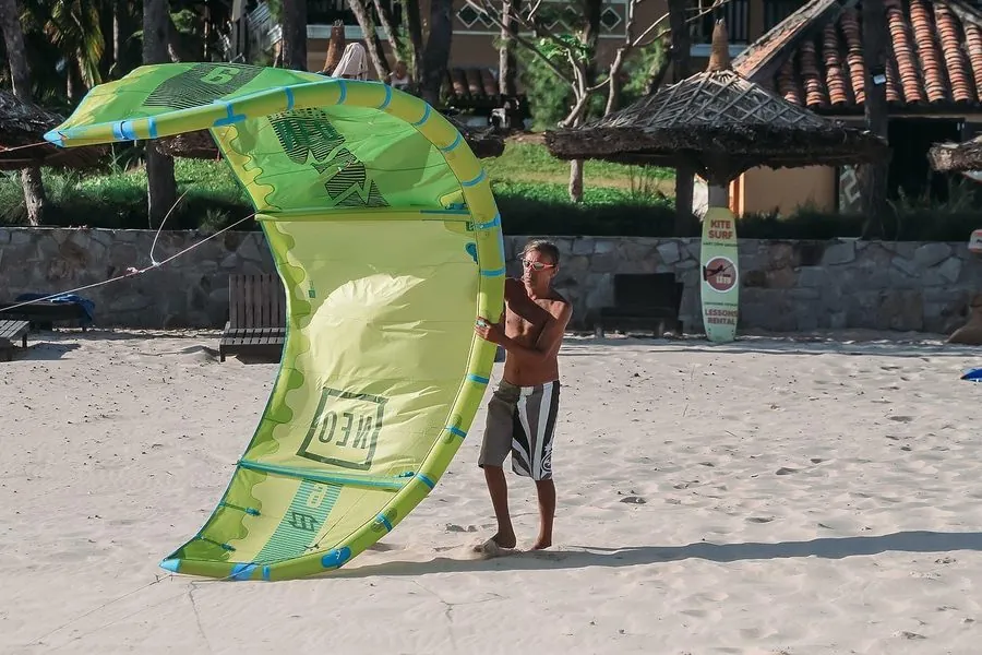Kitesurfing lesson on the beach
